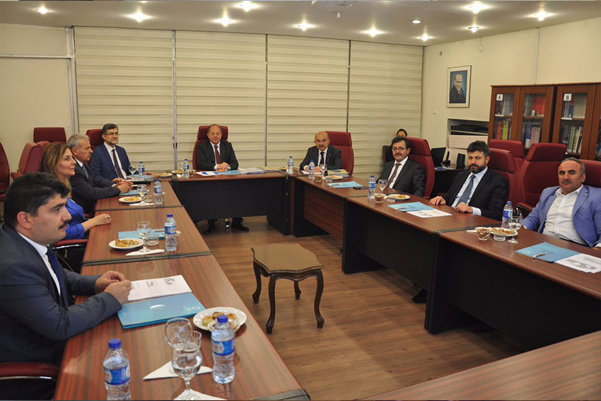 Başbakan Yardımcısı Recep Akdağ Kurul Üyeleri ile Biraraya Geldi