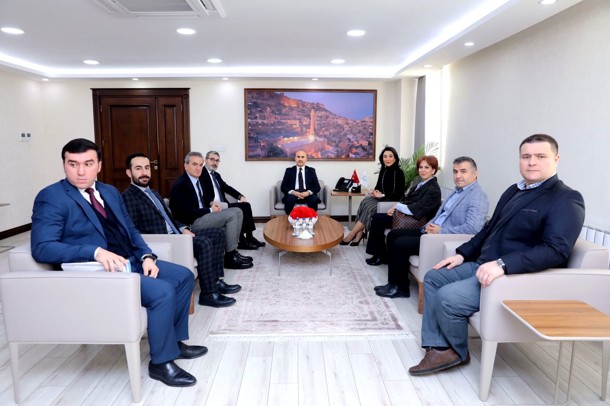 TİHEK ve Azerbaycan Ombudsmanlığı Heyetleri Mardin Valisini Makamında Ziyaret Etti