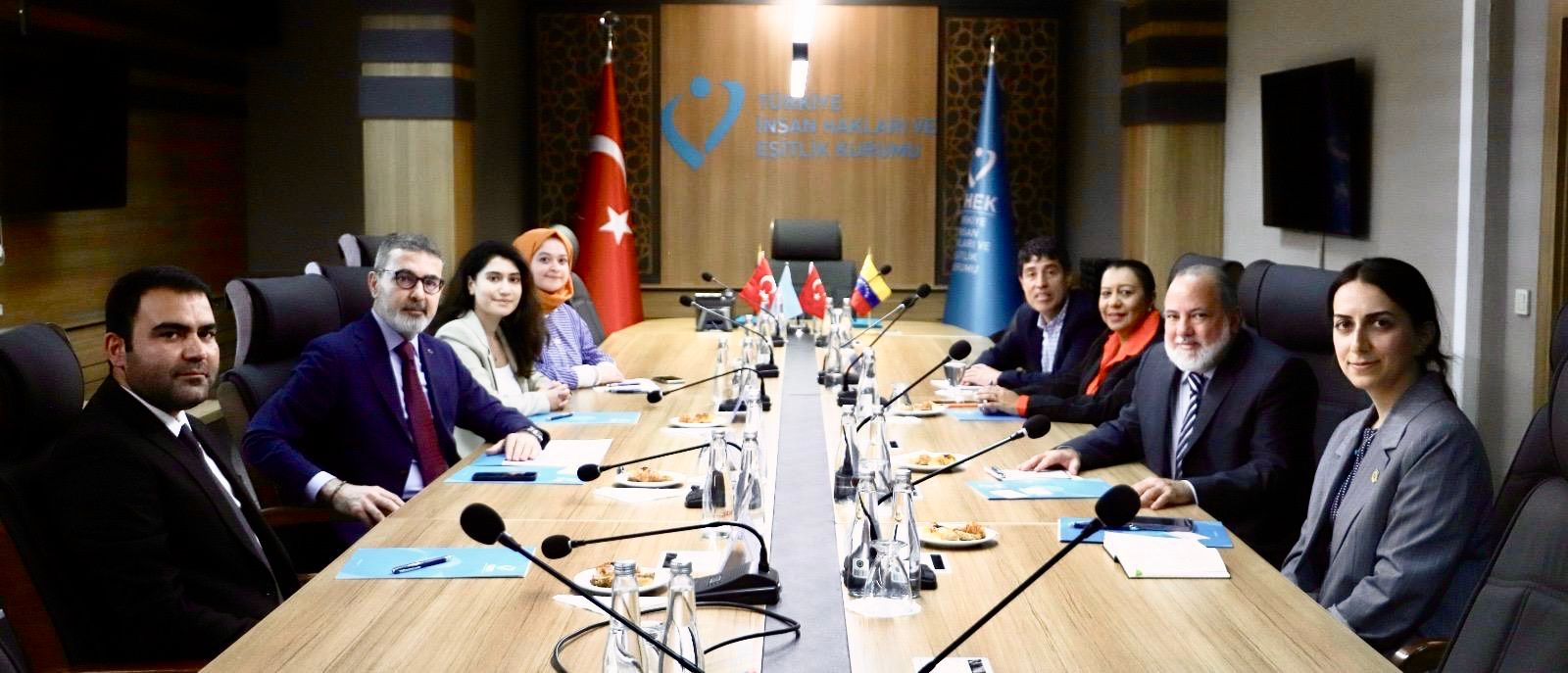 A Memorandum of Understanding was Signed with the Venezuelan Ombudsman