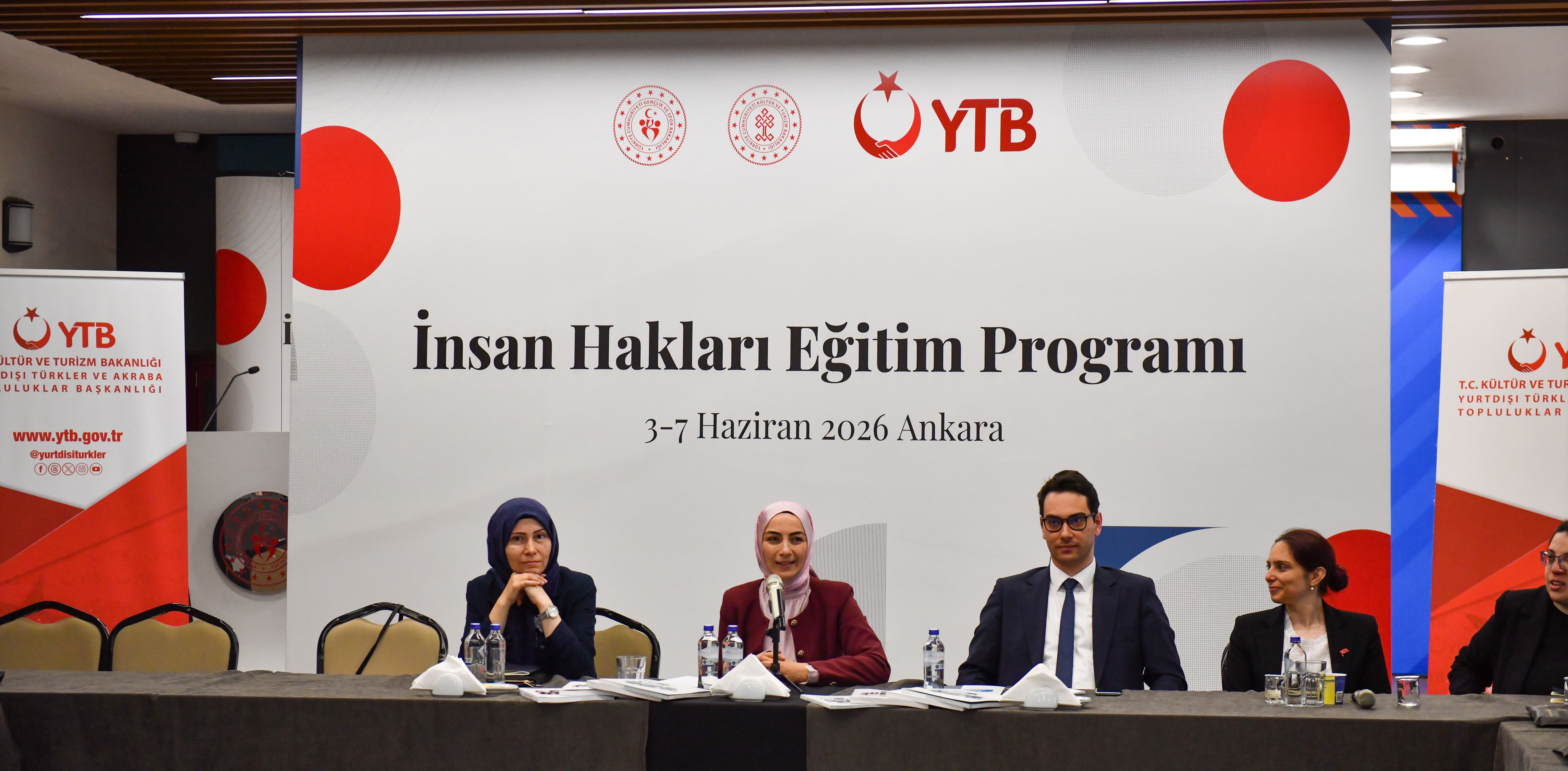 Türkiye İnsan Hakları ve Eşitlik Kurulu Üyesi Selma Öztürk Pınar İnsan Hakları Eğitim Programına Katıldı