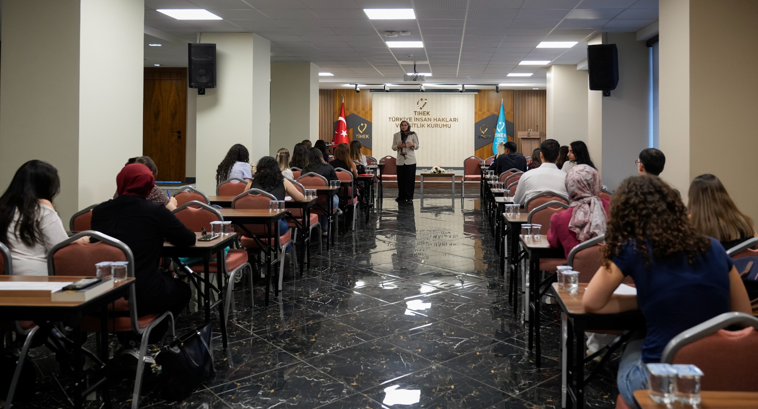 	İnsan Hakları ve Eşitlik Hukuku Seminerleri Sertifika Programı'nın Üçüncü Haftası Başladı