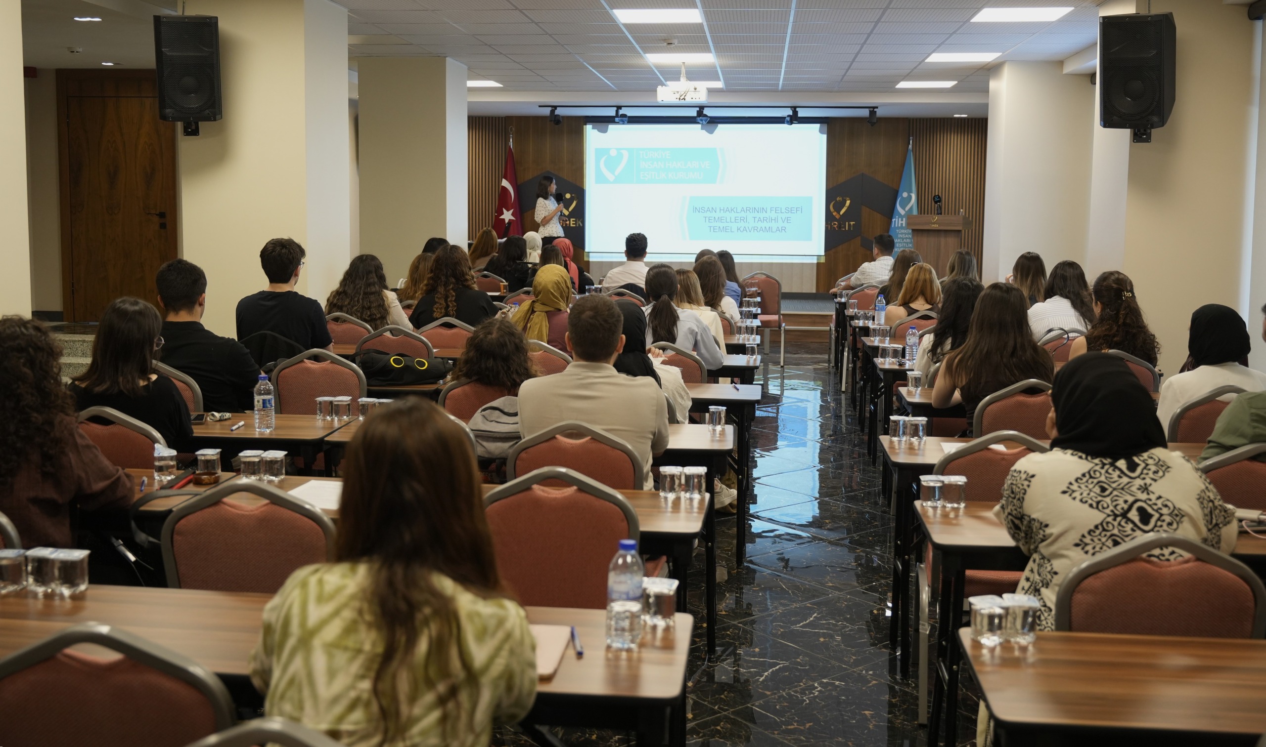 İnsan Hakları ve Eşitlik Hukuku Seminerleri Sertifika Programı’nın İlk Haftası Tamamlandı