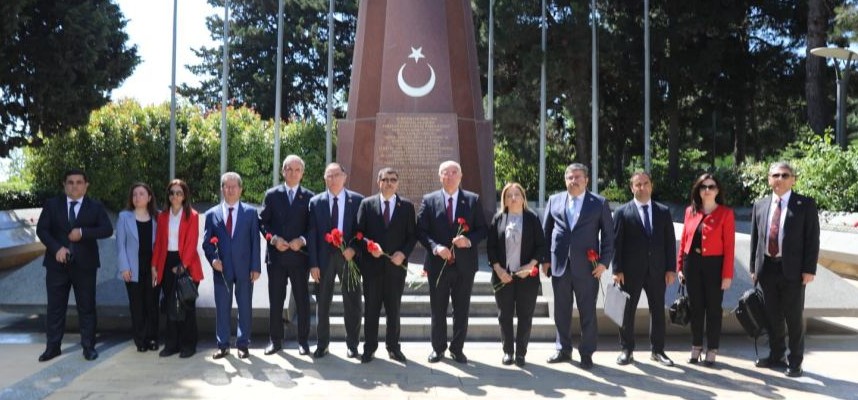 HREIT President Vasip Şahin and the Accompanying Delegation Visited Martyrs' Cemeteries in Baku