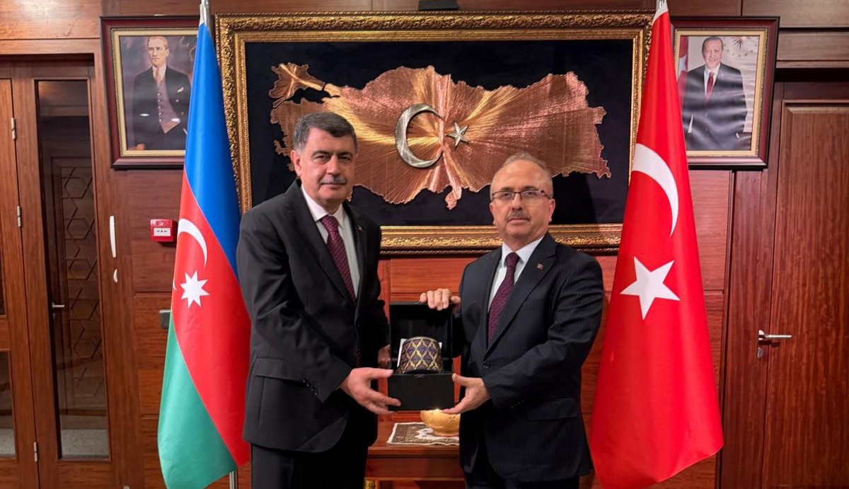 TİHEK Başkanı Vasip Şahin Türkiye Cumhuriyeti’nin Azerbaycan Cumhuriyeti nezdindeki Büyükelçisi Prof. Dr. Birol Akgün ile Bir Araya Geldi