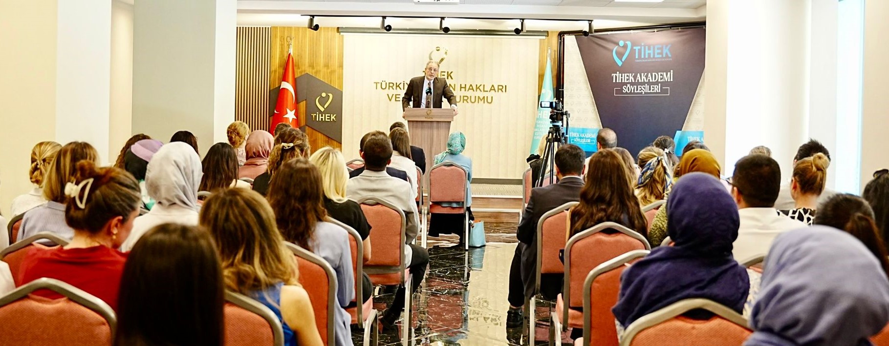 İslam İşbirliği Teşkilatı Genel Sekreteri’nin İslamofobi ile Mücadele Özel Temsilcisi Büyükelçi Prof. Dr. Mehmet PAÇACI ile “Yabancı Düşmanlığının Bir Tezahürü Olarak İslamofobi” Konulu Söyleşi Gerçekleştirildi